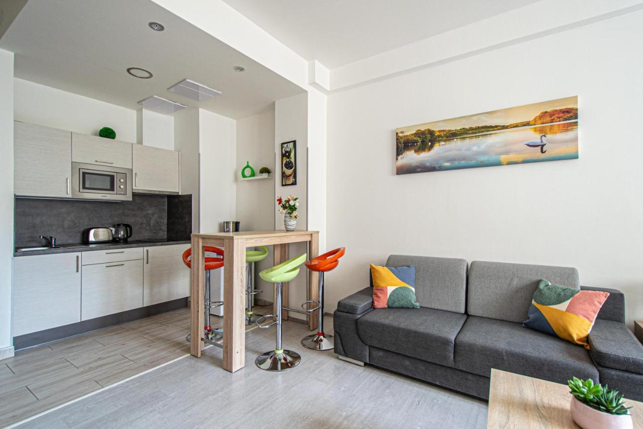 Executive Bright Apt. By Ruterra ปราก ภายนอก รูปภาพ